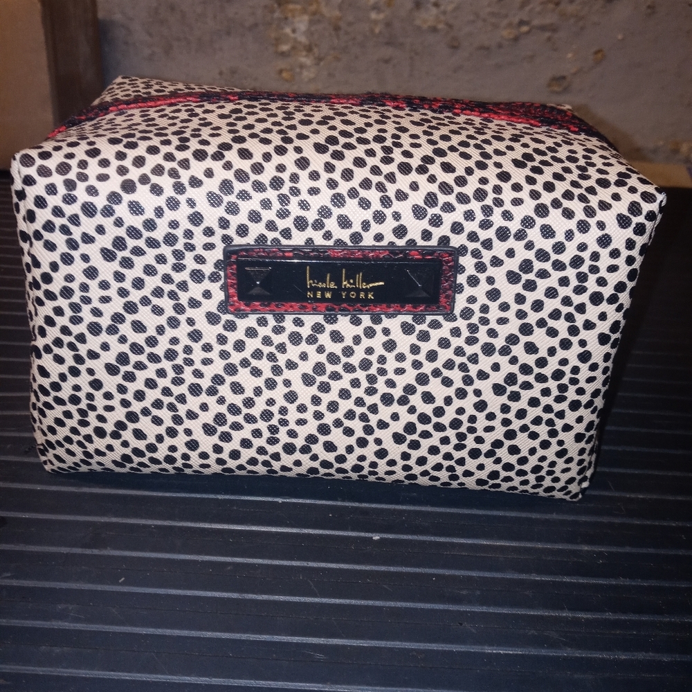 Cosmetic bag